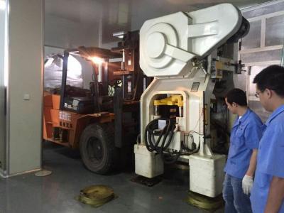 大型設備搬遷現場